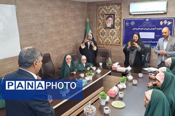 اجرای سرود به مناسبت هفته وحدت و میلاد نبی اکرم (ص) در اداره آموزش و پرورش پردیس 