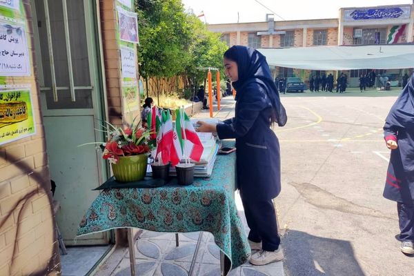 کاغذ مهربانی در دبیرستان دخترانه گراشی
