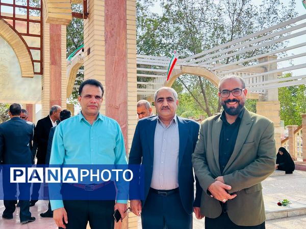 گلزار شهداء ؛ میزبان مسئولان شهرستان عنبرآباد همزمان با آغاز هفته دفاع مقدس