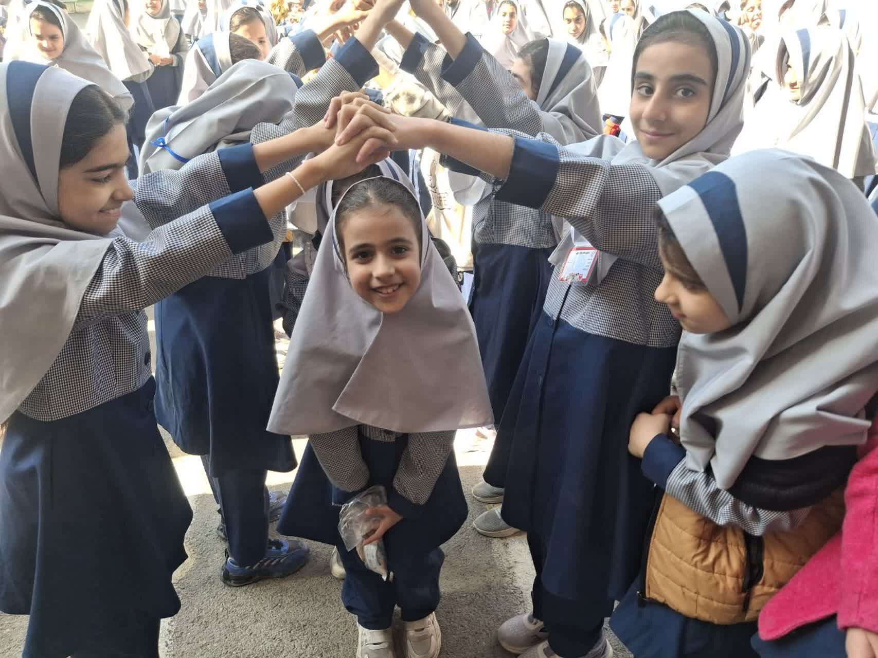 صبحگاه شاد مدارس دخترانه استان اصفهان در قالب طرح «نوجوان شاد ایرانی (نشا)»