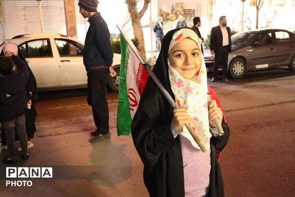 حضور کودکان در میدان قوت قلب رزمندگان اسلام 