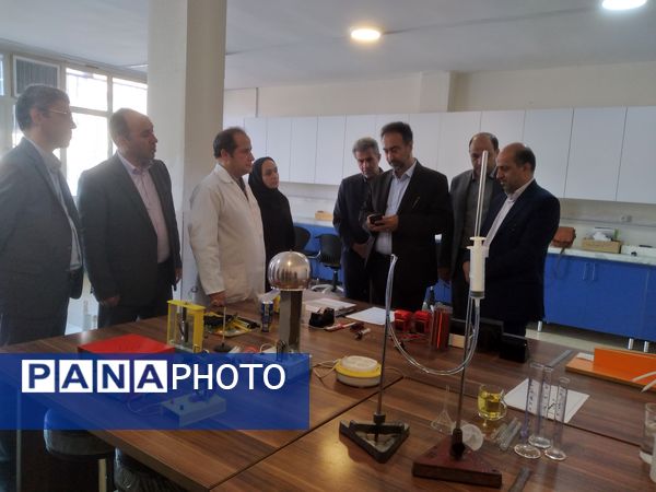 توزیع تجهیزات هنرستان‌ها در بازدید معاون متوسطه وزیر آموزش و پرورش 