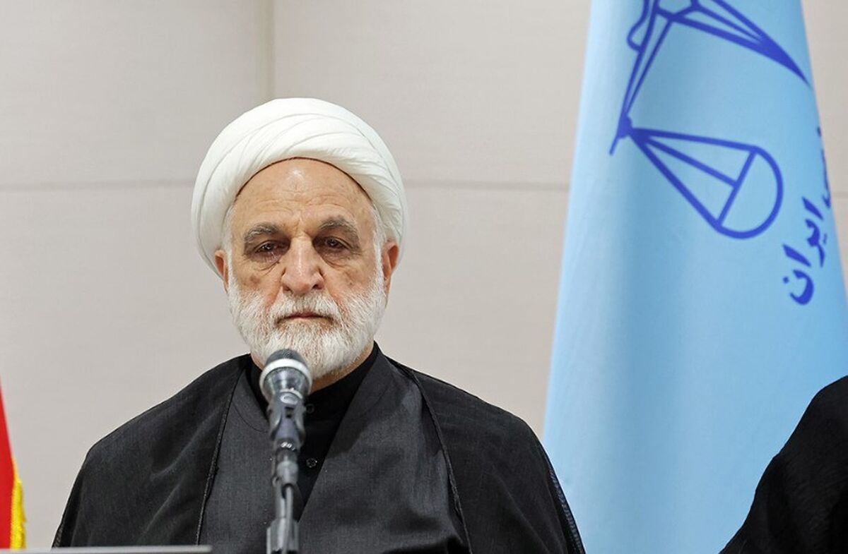 هتک حرمت شهروندان از سوی هر فرد و دستگاهی، مطلقاً ممنوع است/ اصل 25 قانون اساسی در هر شرایطی لازم‌الاجراست