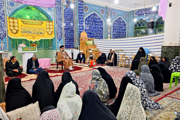 حضور  مدیر آموزش وپرورش و مسئولین شهرستان آباده در جمع دانش آموزان معتکف شهر ایزدخواست