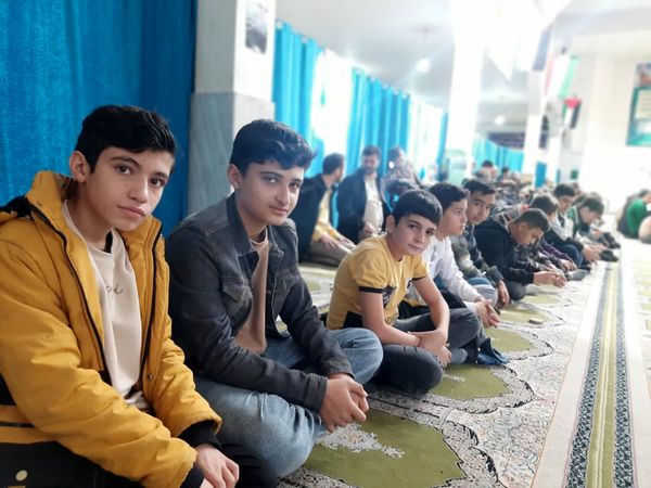 برپایی میز خدمت و جمع آوری کمک‌های مردمی برای جبهه مقاومت 