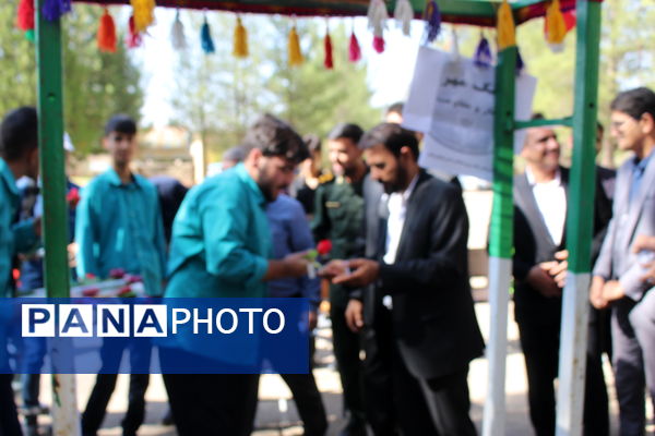 گرامیداشت هفته دفاع مقدس در مدرسه نخبگان عشایر گنجه‌ای یاسوج