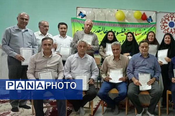 تجلیل از کارکنان دبیرستان متوسطه دوم سمیه شهر سعدآباد