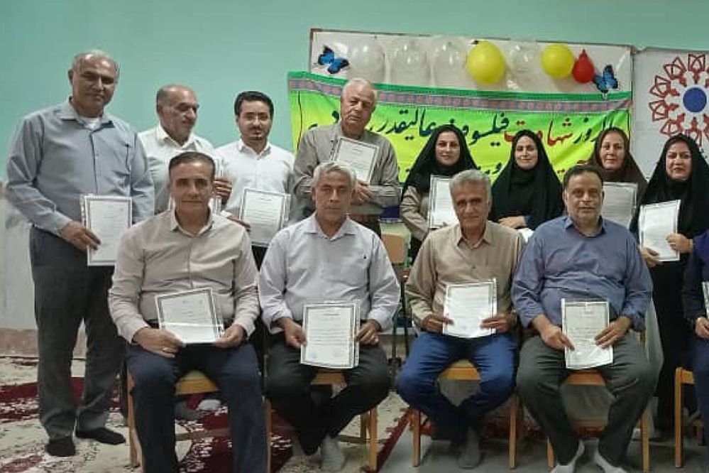 تجلیل از کارکنان دبیرستان متوسطه دوم سمیه شهر سعدآباد