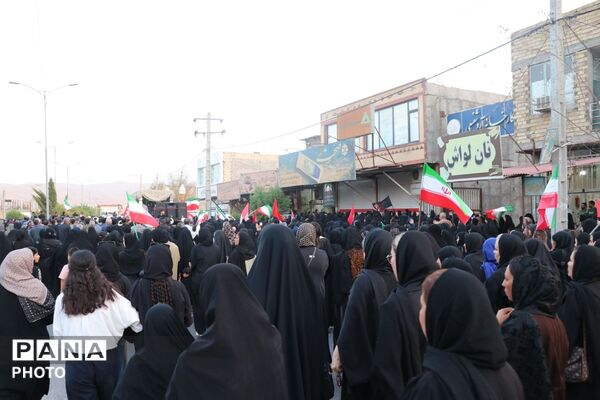 بدرقه حماسی ۳ شهیدِ یک خانواده در حاجی‌آباد