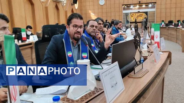 نشست هم‌اندیشی مسئولان سازمان دانش‌آموزی استان فارس روز دوم