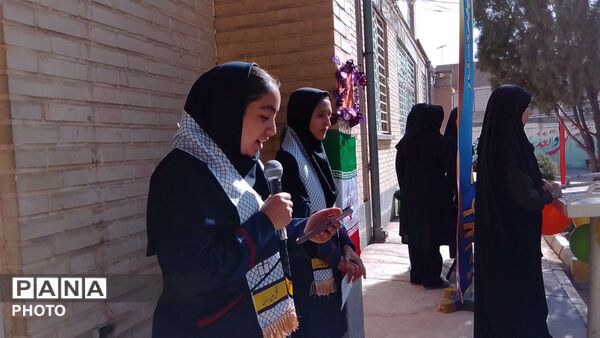 جشن میلاد حضرت زینب (س) و روز پرستار در دبیرستان دخترانه عزت طلایی نیشابور 