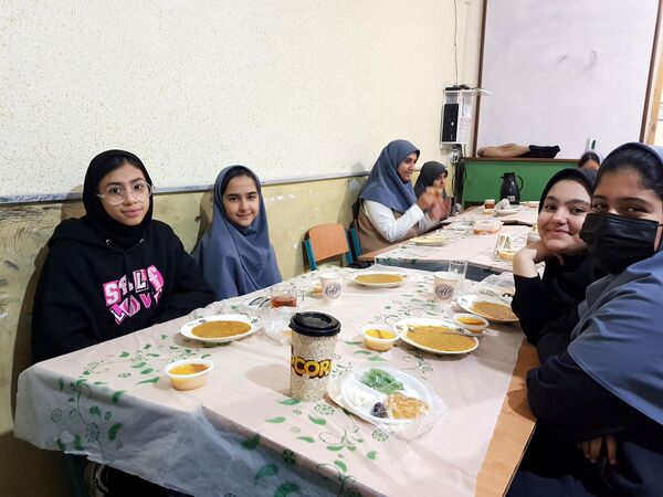 ضیافت افطاری در دبیرستان مهدی خدابنده