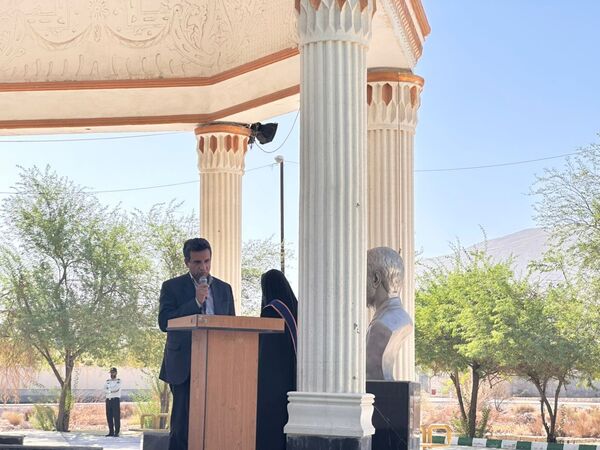 غبارروبی قبور مطهر شهدا در بستک