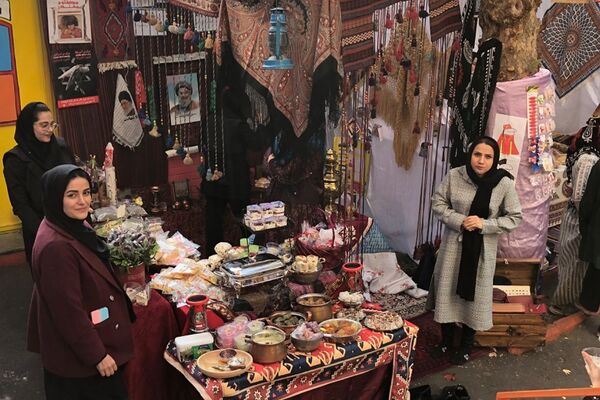 برگزاری بازارچه همدلی با کودکان غزه در دبستان آزاده ناحیه دو شهرری 
