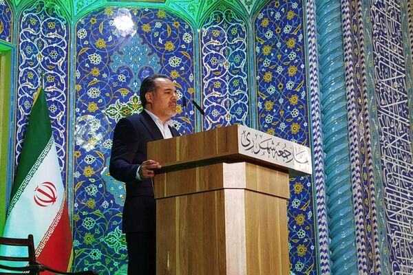 حضور فرهنگیان ناحیه دو شهرری در نماز جمعه 