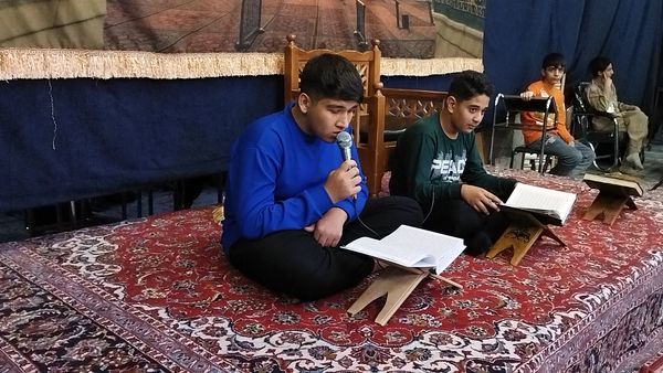 دم دمای اذان و قرائت آیاتی چند از قرآن 