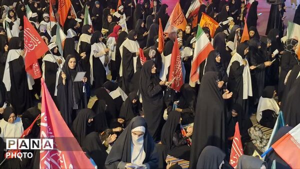 صد و پنجاه و سومین شب تجمعات «بیعت با رهبری» در نورآباد با تجدید میثاق و نماز استغاثه 