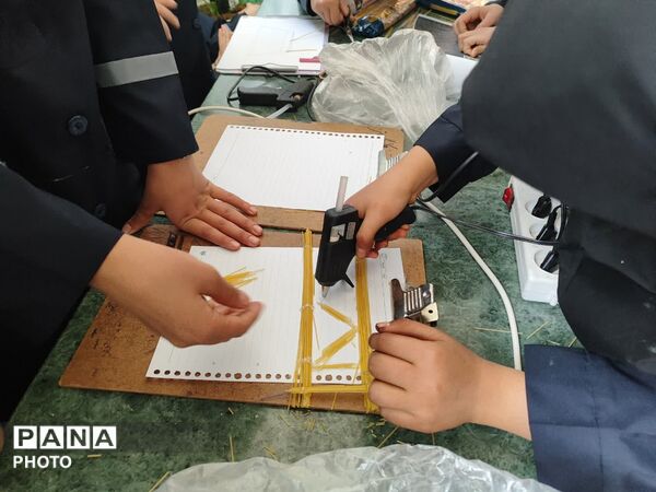 ساخت سازه‌های ماکارونی در دبیرستان معلم تفت