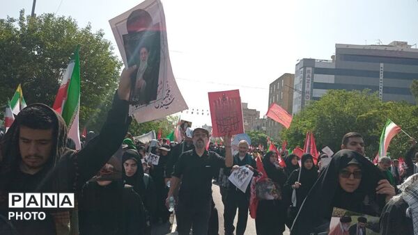 وداعِ بی‌قرار؛ پیوندِ میلیونیِ ایران در سوگِ امامِ شهید 
