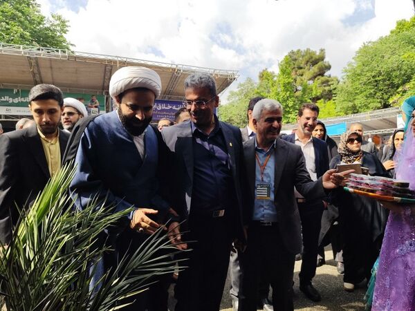 بازدید معاون پرورشی و فرهنگی وزارت آموزش و پرورش از نمایشگاه دستاوردهای کانون‌های فرهنگی تربیتی استان بوشهر