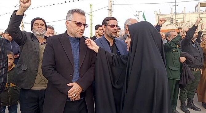 اجتماع فرهنگیان و دانش آموزان شهرستان جعفرآباد برای بیعت با سومین رهبر انقلاب
