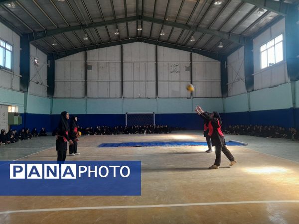 المپیاد ورزشی درون مدرسه ای در مدارس متوسطه اول و دوم دخترانه شهر نسر 