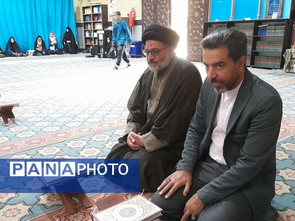 محفل انس با قرآن و تجلیل از نفرات برتر  مسابقات قرآنی در مسجد جامع خامس آل عبا در شهرستان ملارد