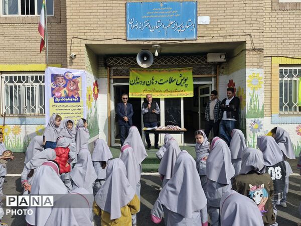 برگزاری برنامه آموزشی هفته پویش سلامت دهان و دندان در مدرسه ابتدایی دخترانه رضوان مریوان