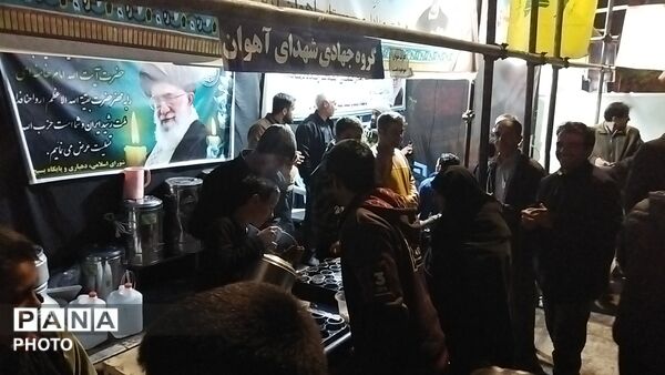خیابان امام خمینی میزبان موکب های مردمی شد 