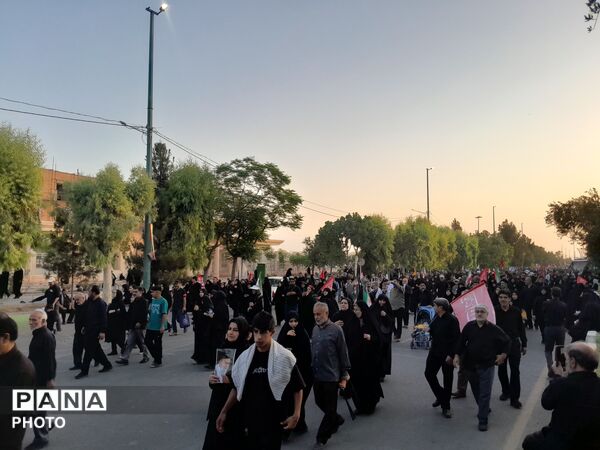 تشیع باشکوه رهبر شهید به همراه خانواده در مسجد مقدس جمکران