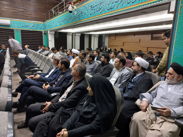 بهره‌برداری از زمین چمن مصنوعی مدرسه «بهار نور معرفت» در قم