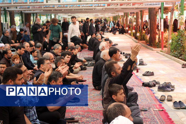 مراسم تحویل سال در گلزار شهدای قم