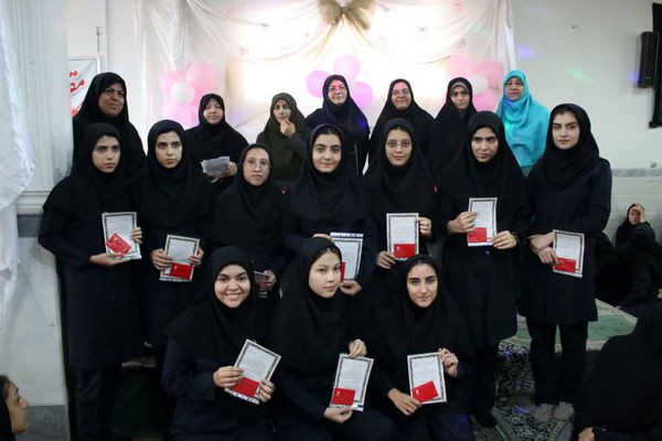 تقدیر از دانش آموزان برتر دبیرستان دخترانه سیداحمد فاتحی یک قم 