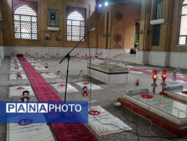 گرامیداشت هفته امورتربیتی در کنار مزار شهدای ۷۲ تن