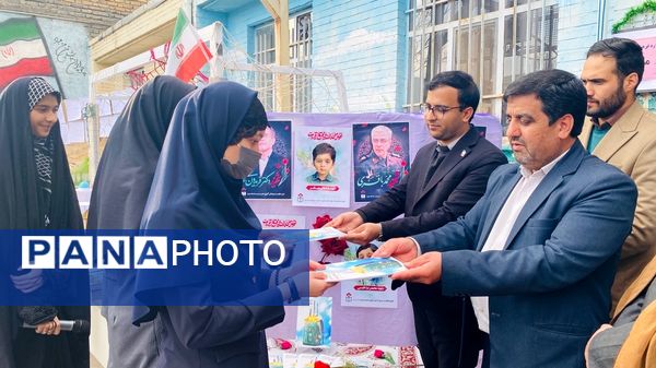 آغاز رسمی مسابقات فرهنگی هنری با نواختن زنگ جشنواره فردا و جشنواره ماها در مدرسه تکتم 