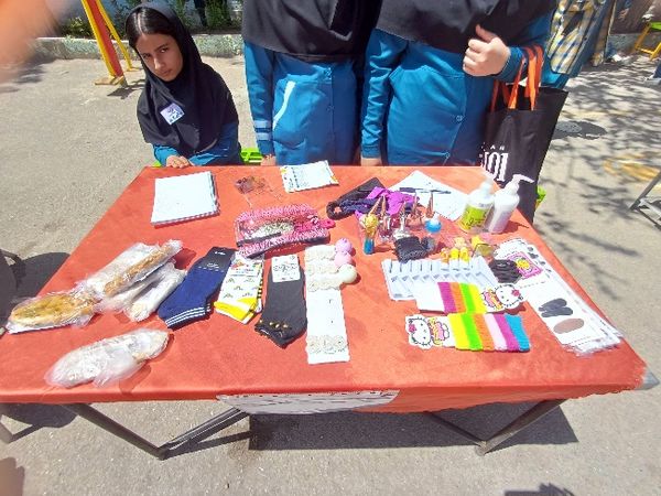 برپایی بازارچه درون‌مدرسه‌ای با هدف خوداتکایی در شیروان