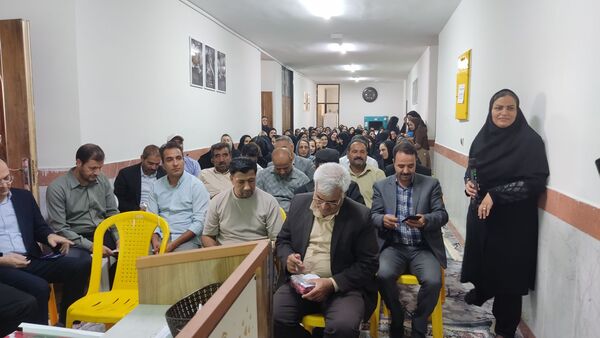 جلسه انجمن اولیا و مربیان در دبیرستان نمونه دولتی مهرورزان خواف