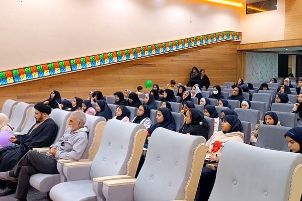 پایگاه شهید انصاری میزبان دانش‌آموزان دبستان مهدیزاده در جشن دهه فجر 