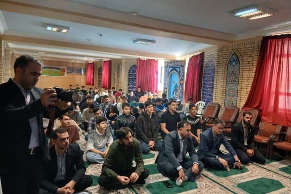 محفل‌ انس‌ باقرآن کریم در استان ایلام برگزار شد.
