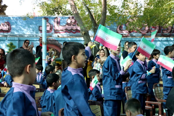 نواخته شدن زنگ شکوفه‌ها در یزد