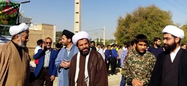 حضور نسل فهمیده ها در راهپیمایی 13 آبان 