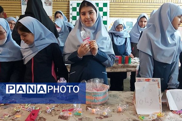 نمایشگاه کسب و کارهای دانش آموزی در دبستان حکمت نبوی ناحیه دو شهرری 