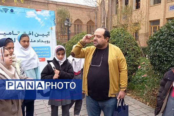 بازدید دانش‌آموزان دبستان صدیقی از آیین اختتامیه رویداد ملی دارالفنون