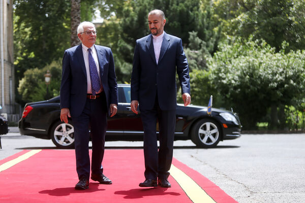 دیپلمات شهید