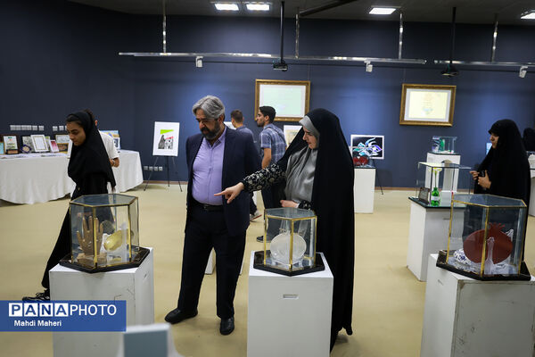 بازدید مدیرعامل خبرگزاری پانا از نمایشگاه «دست‌مریزاد»