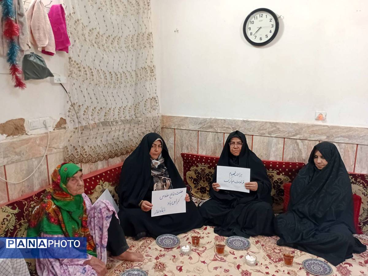 دیدار مسئولین پایگاه کوثر روستای نقاب با مادر شهید غلام زاده