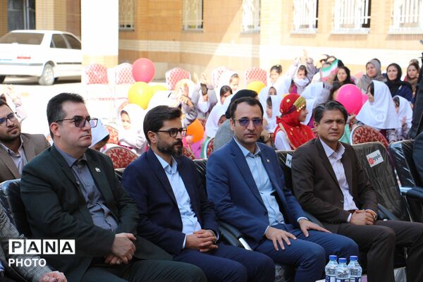 جشن شکوفه‌ها در بجنورد با نواخته‌شدن زنگ مهر و آغاز سال تحصیلی کلاس اولی‌ها