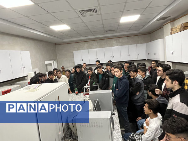 بازدید علمی دانش‌آموزان دبیرستان هدایتی قم از دانشگاه شهید بهشتی تهران 