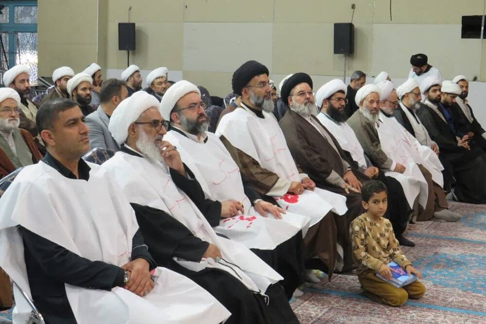  پیشوا در شب وداع؛ عالمان دینی و مسئولان با امام خویش پیمان دوباره بستند
