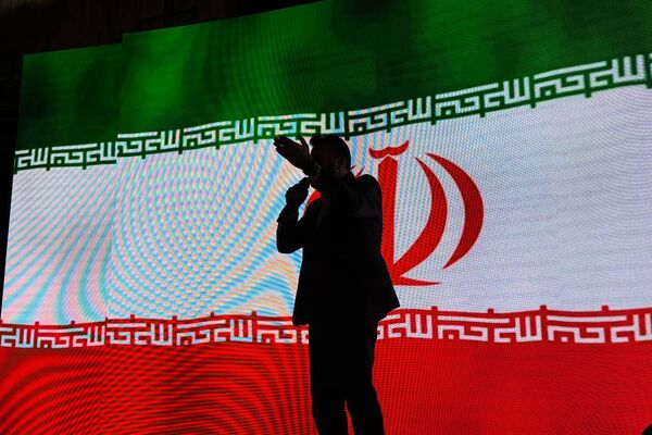 جشن روز پدر در سالن گلعباسی ورامین ؛ حضوریک هزار نفر از  پدران دانش آموزان گل‌های نمونه